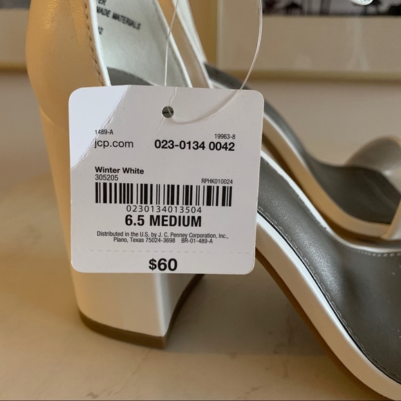 Block heeled sandals in white - Picture 4 of 6